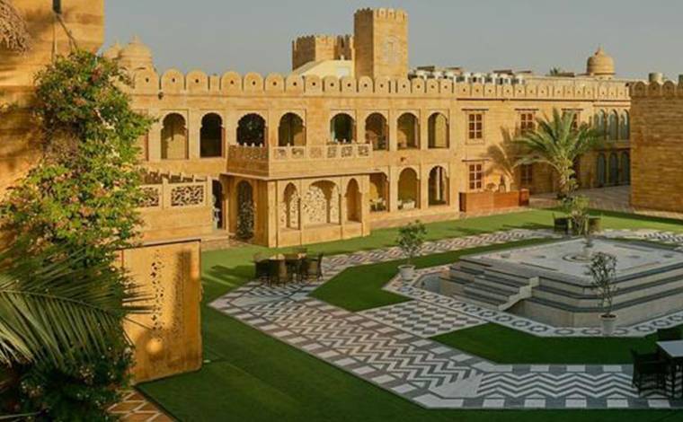 Aman Summer Palace, China - Guestroom Bedroom