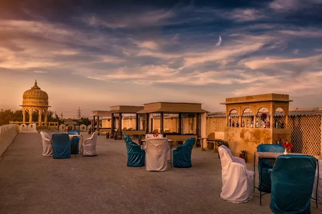 fort-rajwada-jaisalmer-dining-Roof-Top-Sunset-Bar