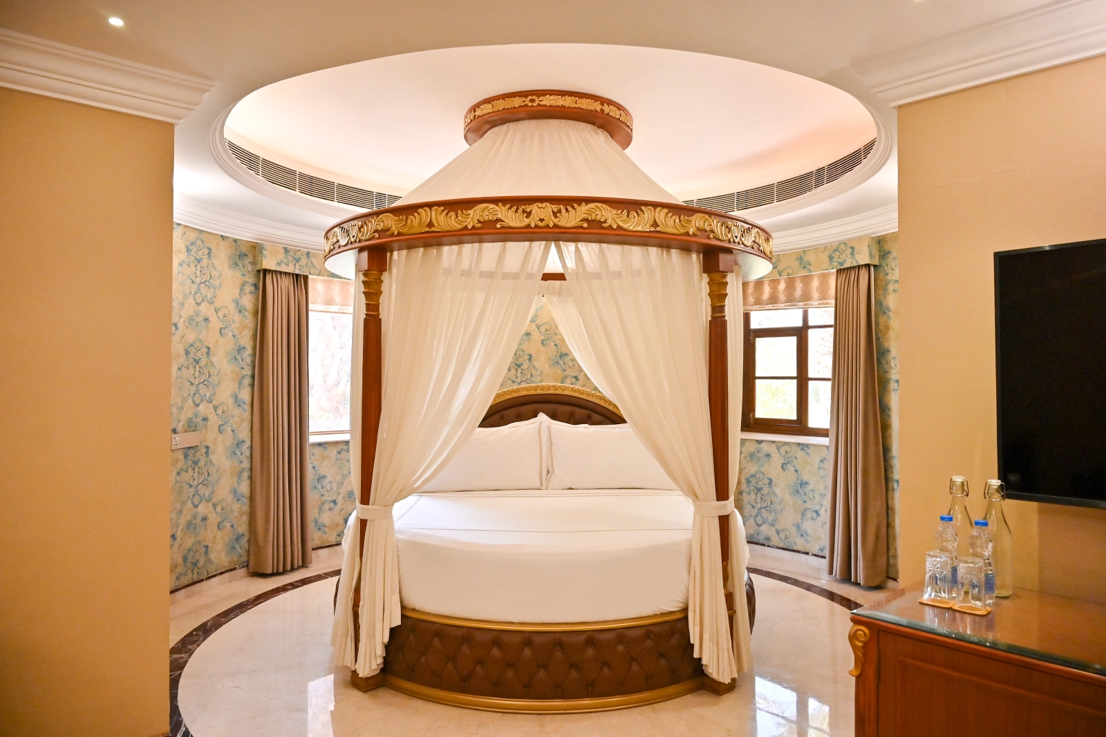 Palace Suite-Round Bed (1)