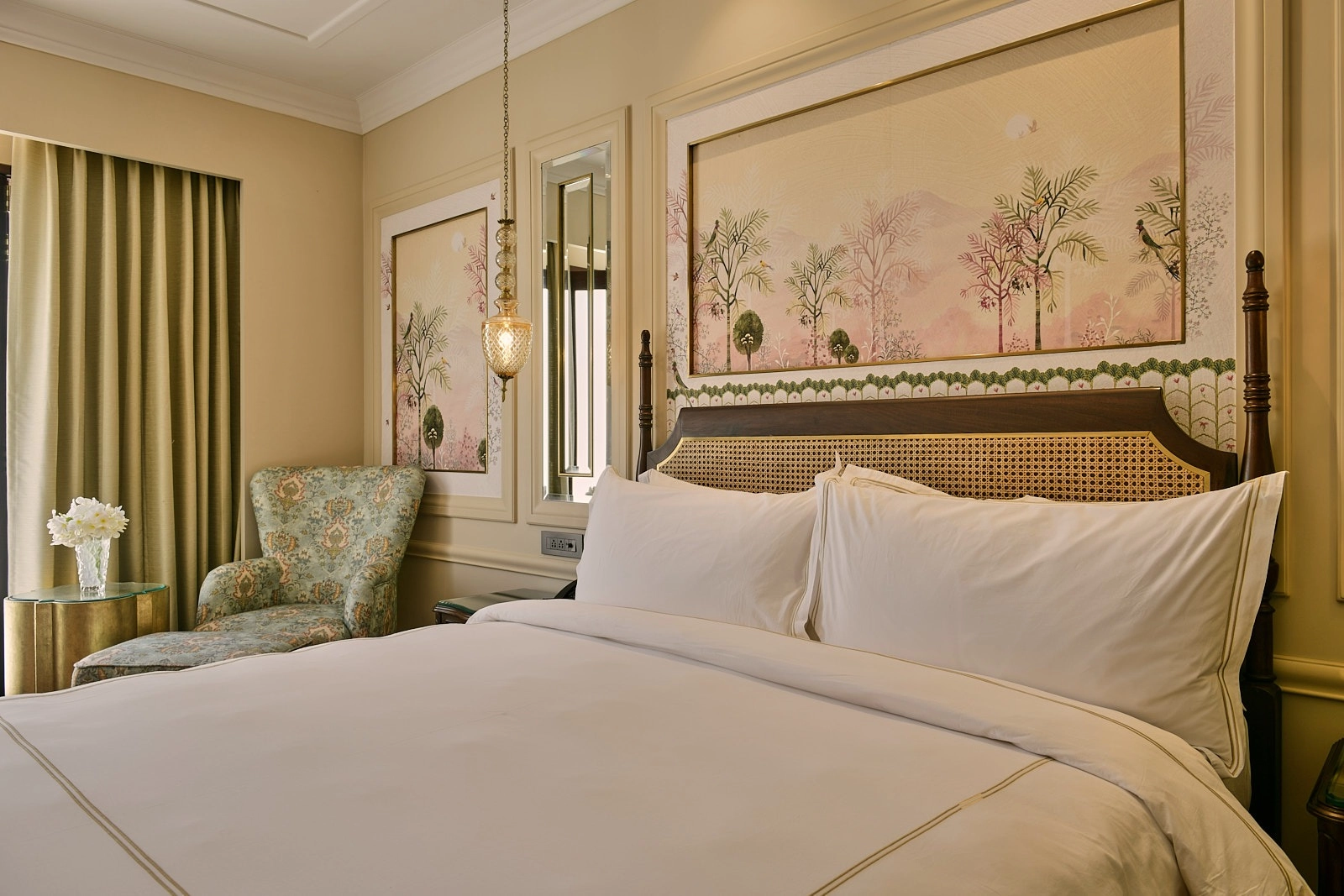 Palace room King Bed1