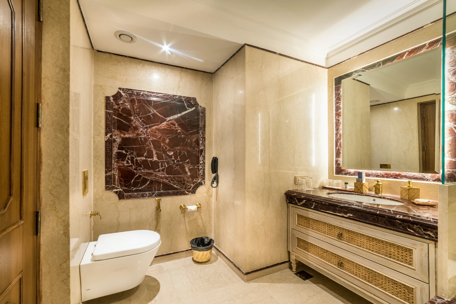 Palace room bathroom 1
