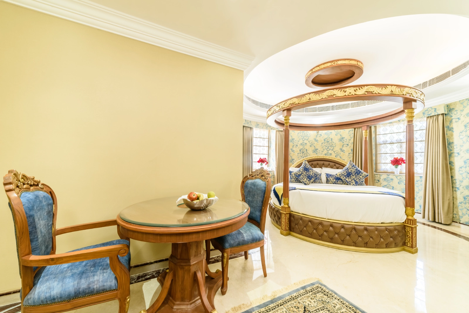 Round Bed Room 1