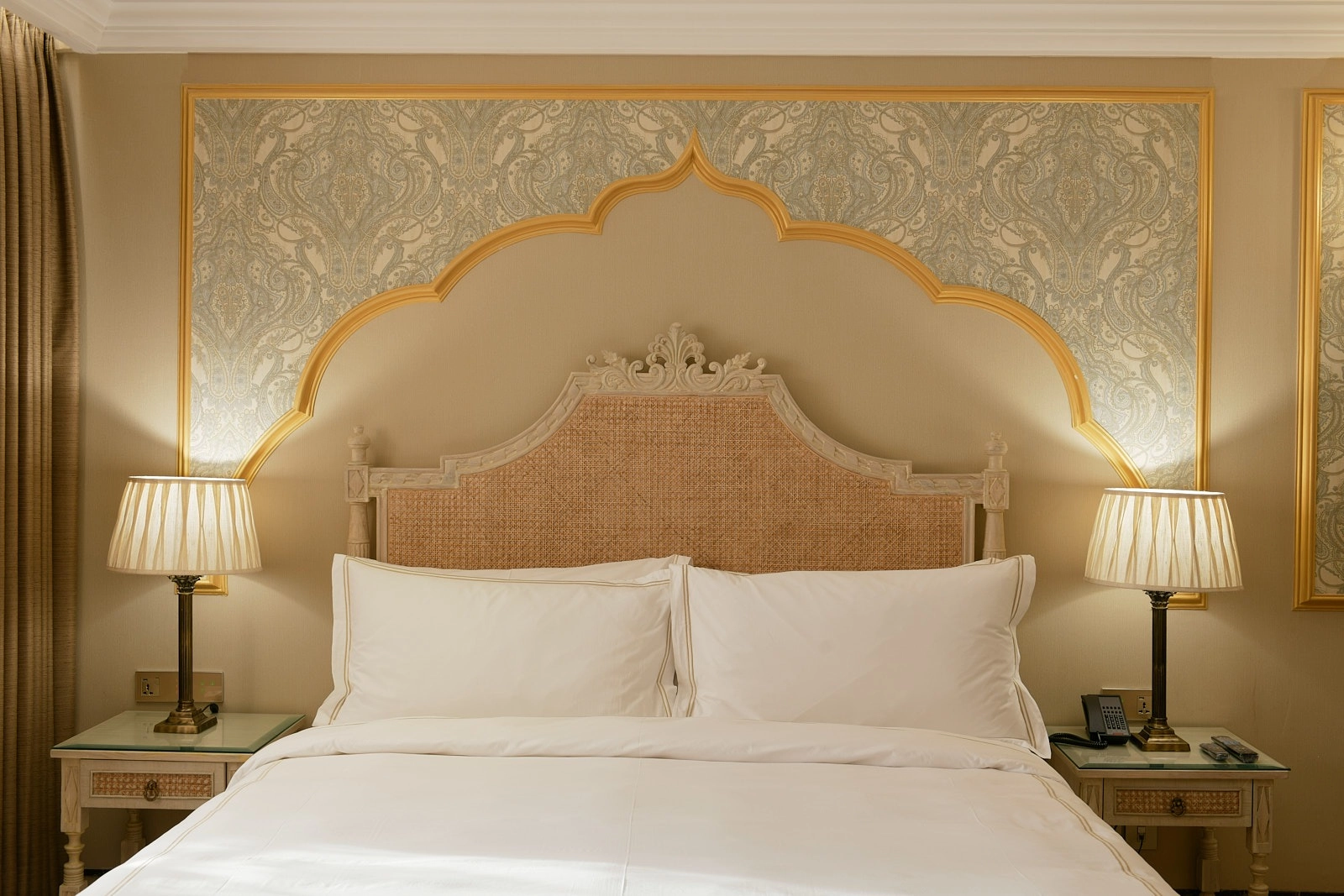 Royal Palace Room4